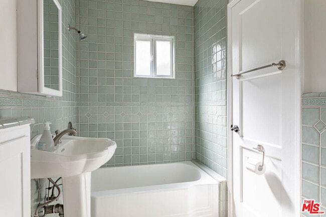 Photo - 2610 Griffith Park Blvd