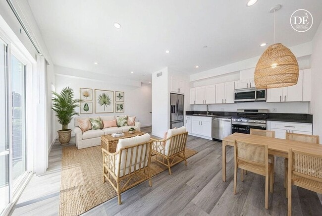 Building Photo - 3015 Alsace Ave Unit # 4