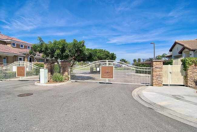 Photo - 5476 Henry Pl