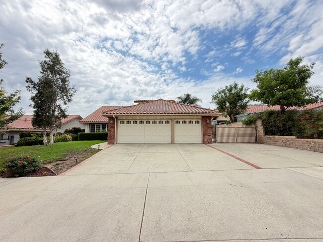 Building Photo - 2863 Sapphire Ave