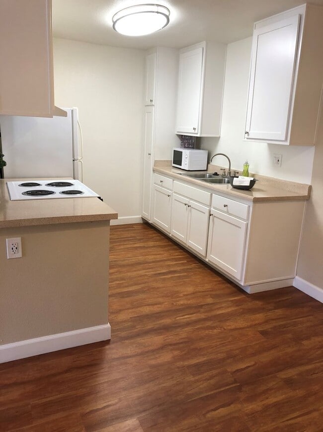 Photo - Parklane Apartments