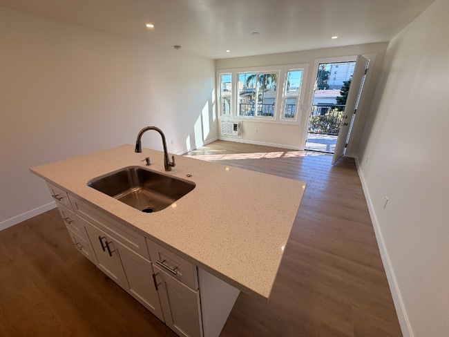 Photo - 1443 Linden Ave Unit 1447