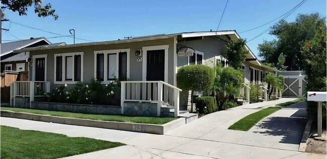 Building Photo - 373 S Shaffer St Unit C