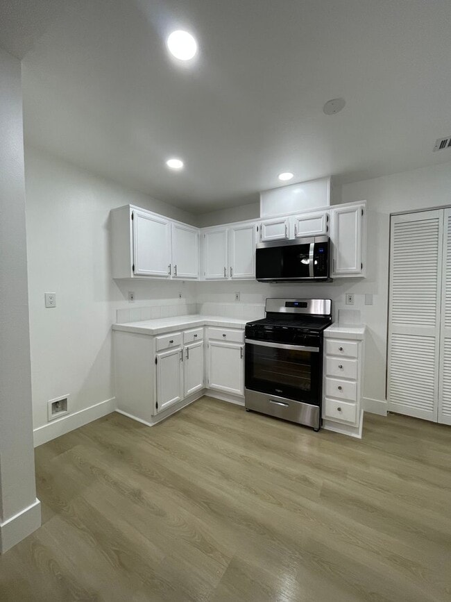 Photo - 271 Laurel Ave Apartment Unit B