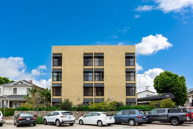Building Photo - Trendy Hillcrest Condo Unit 11