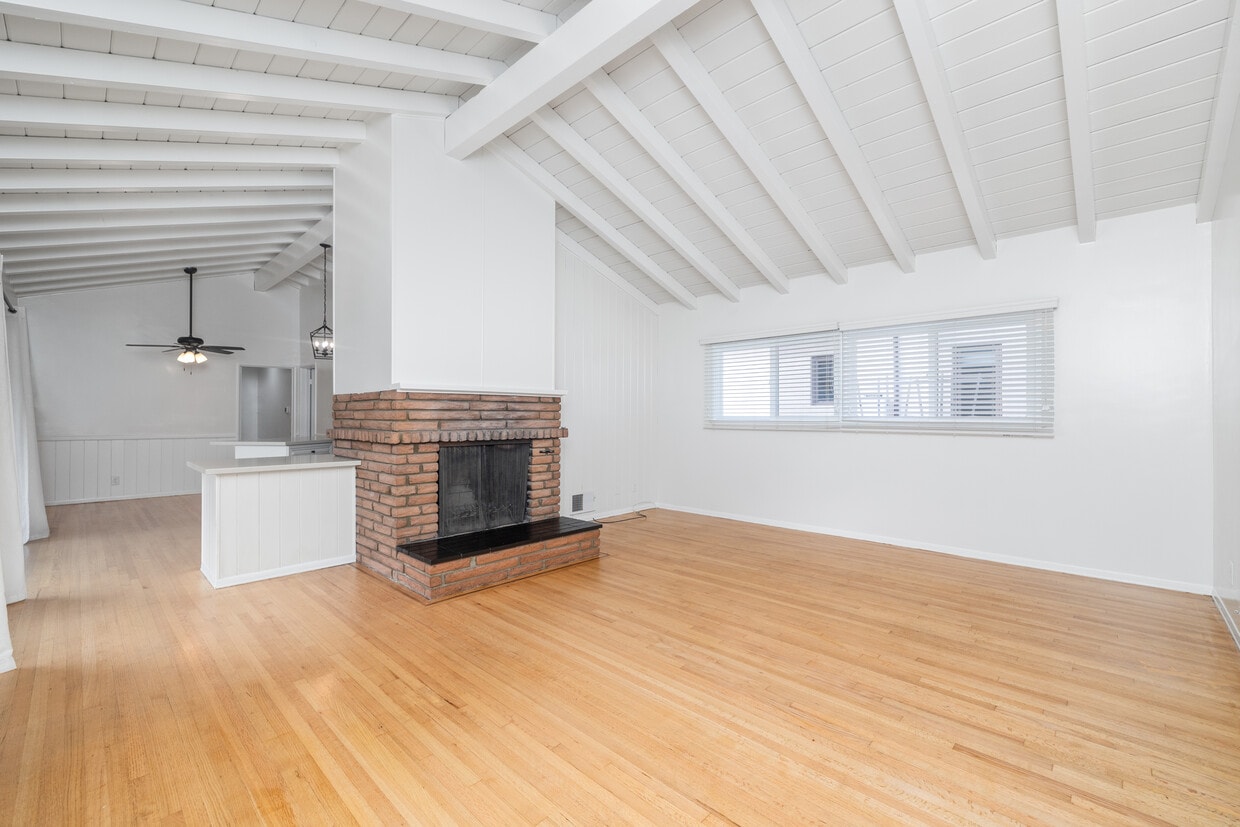 3D Tour - 4104 Via Largavista