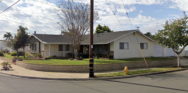 Building Photo - 3BD/2BA HOME AVAILABLE IN NORTH CLAIREMONT ONLY $4,495!