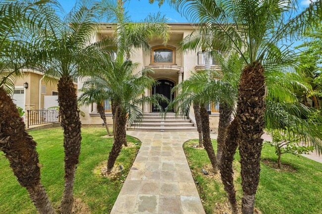 Building Photo - 9033 Cresta Dr