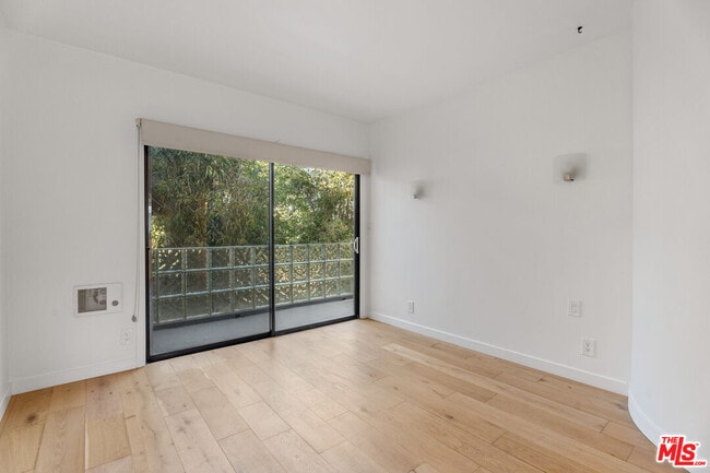 Photo - 22 28th Ave