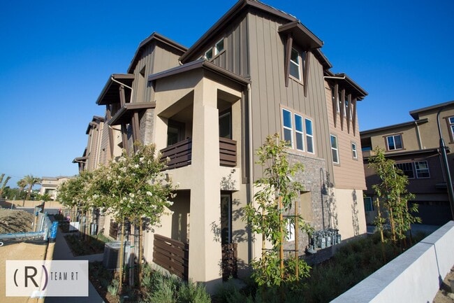 Stunning Three-Story Home! 3 Bed / 3 Bath ... - Stunning Three-Story Home! 3 Bed / 3 Bath ...