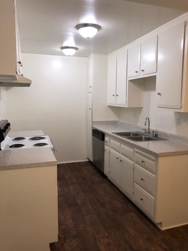 Building Photo - 1716 Nisson Rd Unit 16-C