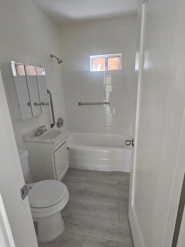 Photo - 7107 Etiwanda Ave