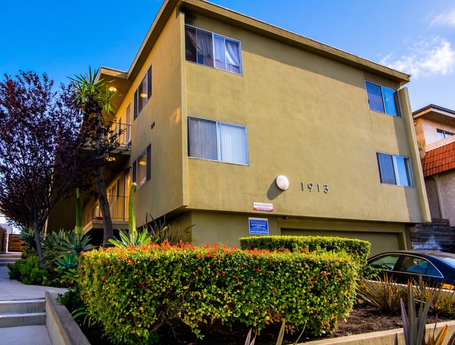 Photo - 1913 11th St - TWO bedrooms AVAILABALE !