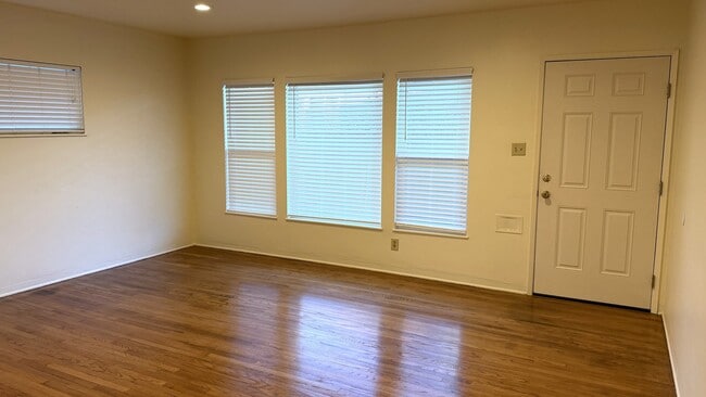 Photo - 3590 Cedar Ave