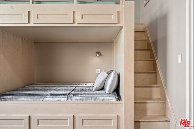 Photo - 630 W 28th St Unit 1