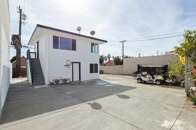 Building Photo - 440 W Holt Ave Unit B