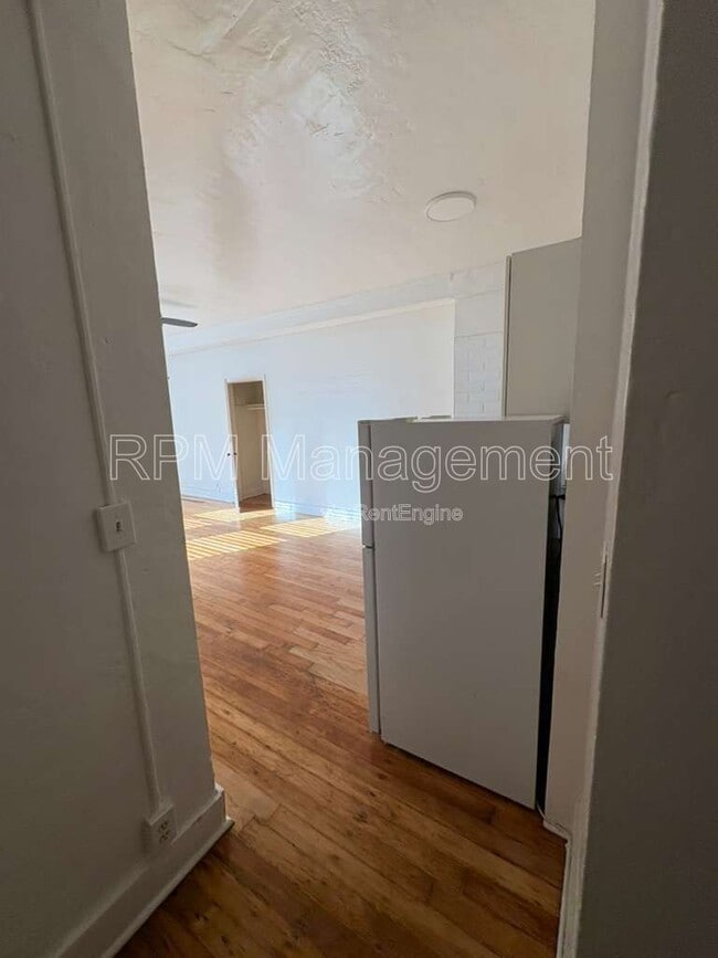 Photo - 318 S Kingsley Dr Unit 204