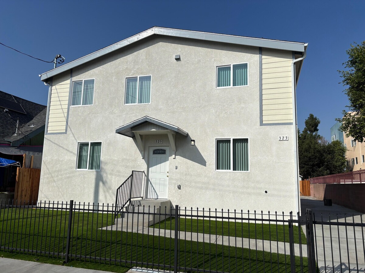 Photo - 323 W 52nd St Unit 323