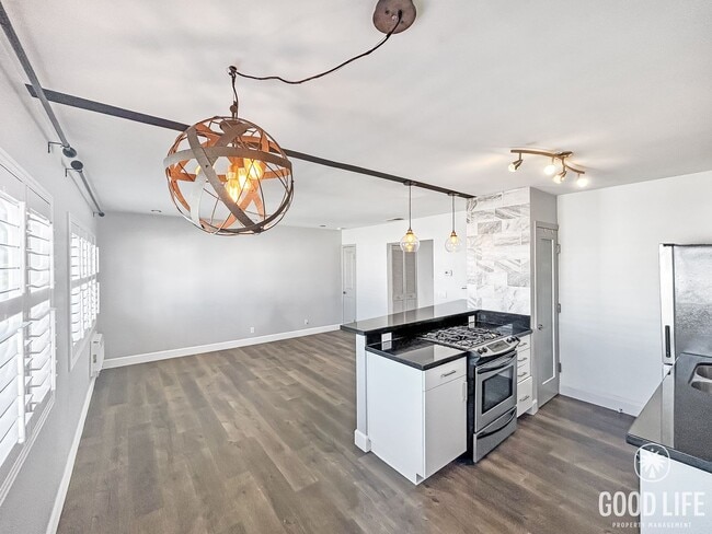 Photo - Stunning 1BD/1BA W/ Updated Kitchen and Re... Unit 20