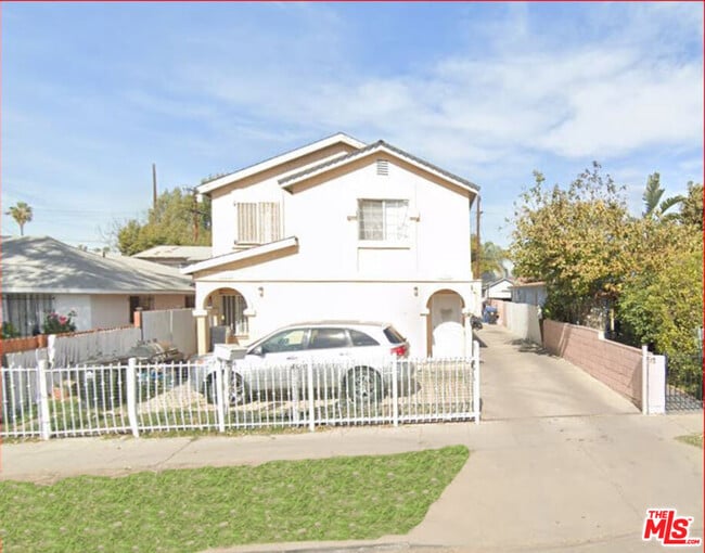 Photo - 1735 W 55th St Condo