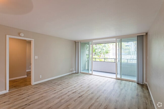 2BR, 2BA - 1050SF - Los Arboles Apartments