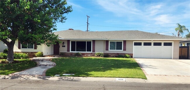 Photo - 1429 W Beverly Dr House