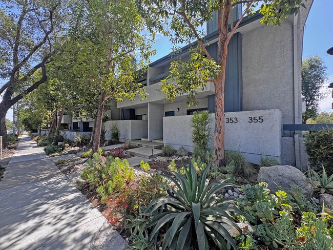 Building Photo - 355 S Marengo Ave Unit 304
