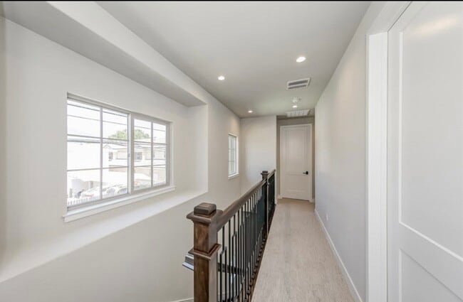 Photo - 139 Alice St Unit 145B