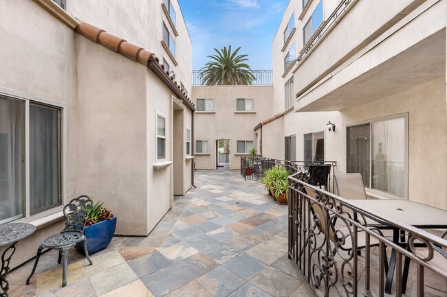 Photo - 4466 Coldwater Canyon Ave Unit 102