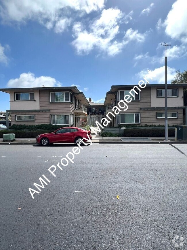 Building Photo - One Bedroom Close to Downtown!! Unit 2573 Rental