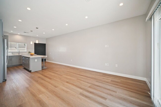 Photo - 8436 Oakdale Ave