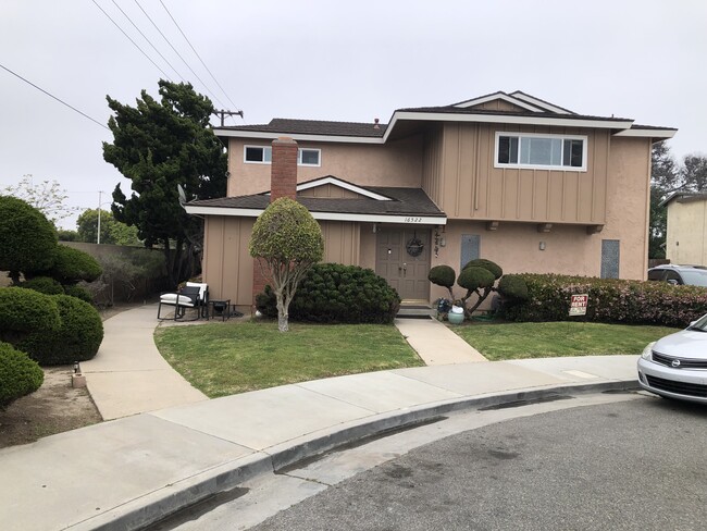 Building Photo - 16522 Pro Cir Unit B