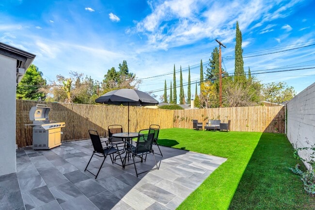 Photo - 22947 Valerio St