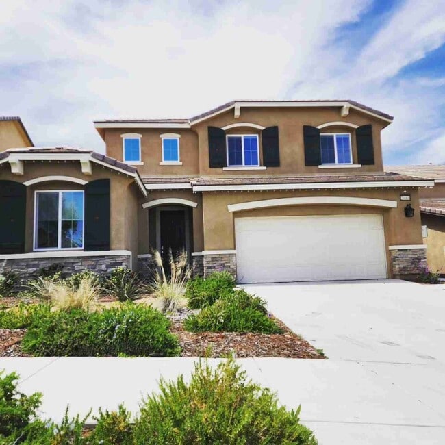 Building Photo - 26065 Plumcot Dr