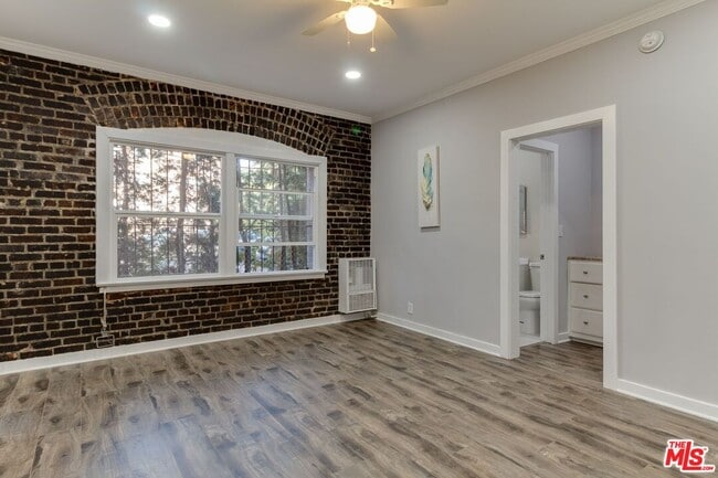 Building Photo - 730 S Catalina St