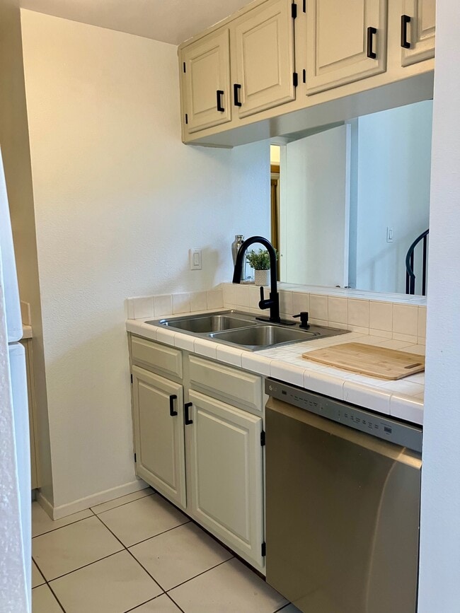Photo - 1440 Veteran Ave Unit 327