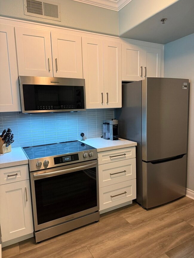 Kitchen - 1642 7th Ave Unit 221
