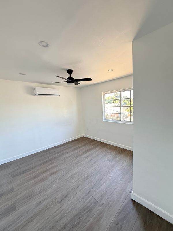 Photo - 1550 1/2 West 59th Place