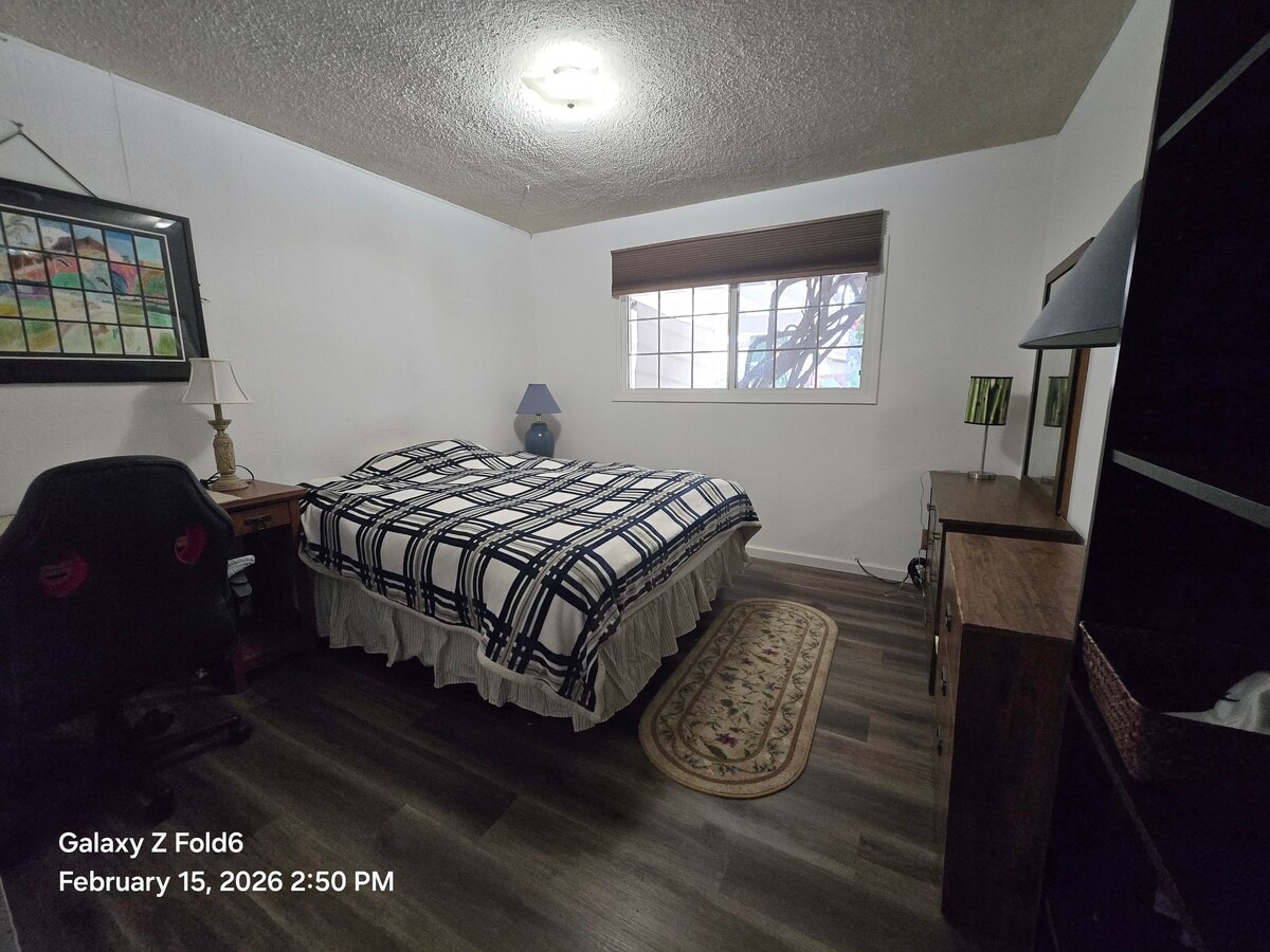 Photo - 23750 Hartland St