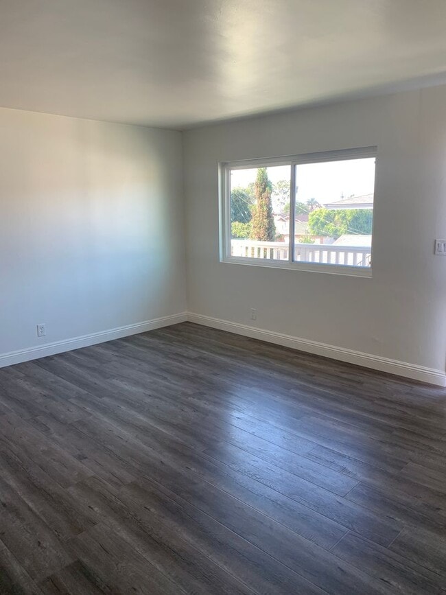 Photo - For Lease 2+1 Upstairs Duplex Ventura, CA Unit 158 E Ramona St