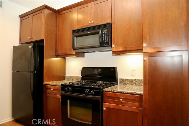 Building Photo - 1358 Scholarship