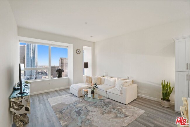 Photo - 1100 Wilshire Blvd Unit 3307