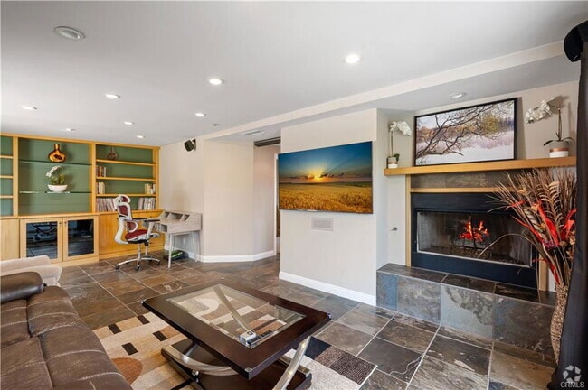 Building Photo - 5225 Bindewald Rd Rental