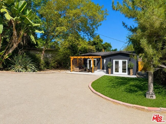 Photo - 885 Montecito Dr