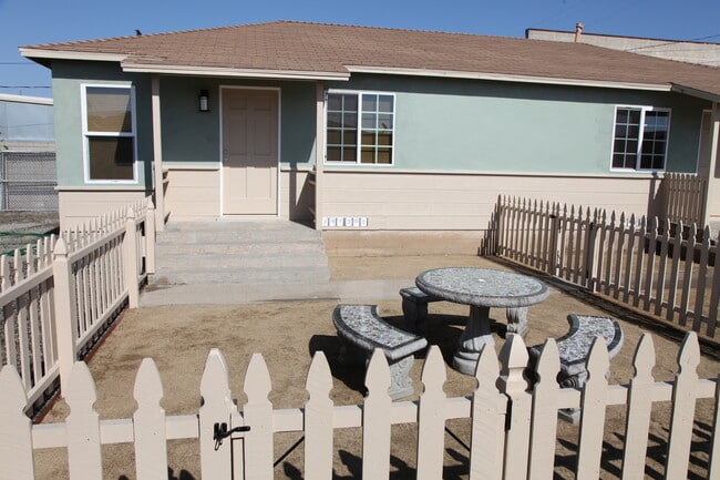 Building Photo - Sunset Unit A