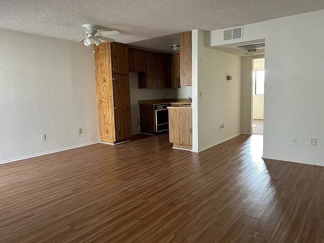 Photo - 725 E Windsor Rd Unit 202