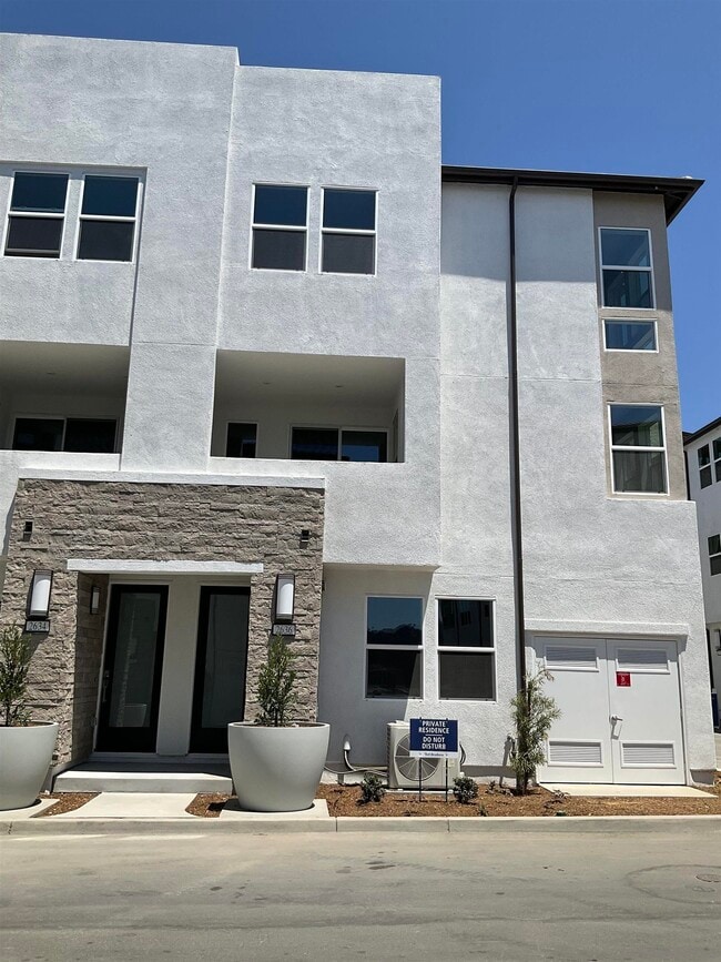 Photo - 2636 Everly Dr Townhome