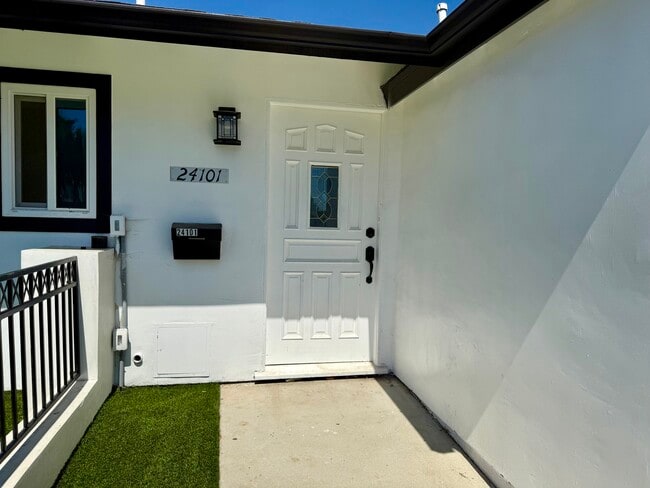 Photo - 24101 Victory Blvd Unit 24101