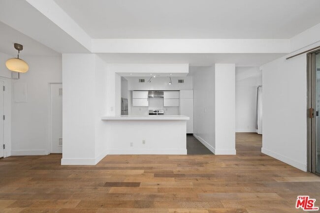 Building Photo - 7250 Franklin Ave Unit 511