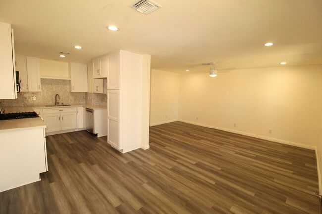 Photo - Remodeled 2+1 Upstairs Parkside Condo